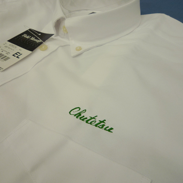 【ホワイト×グリーン】自重堂ボタンダウンシャツの刺繍加工